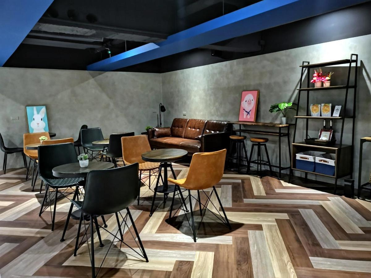 Holo Hotel Tainan Exterior photo